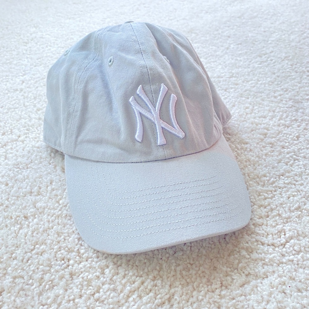 Grey Yankees hat, worn once